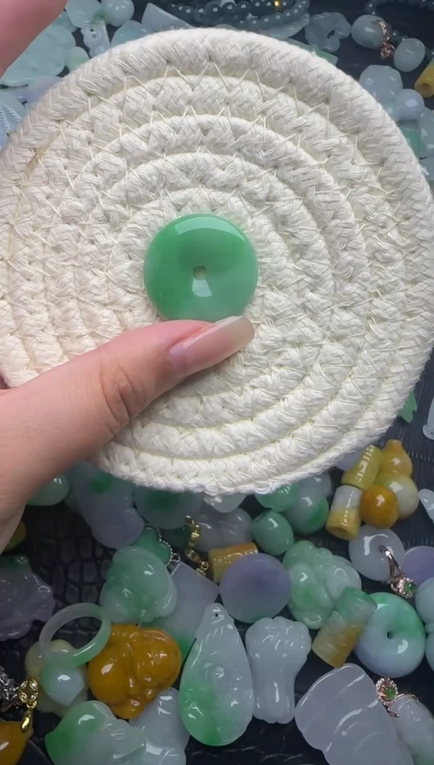 翡翠未镶嵌颈饰天然缅甸翡翠吊坠
