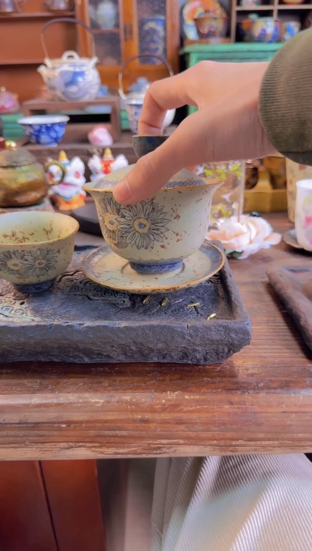 【闪购商品】焦糖青花火山石太阳花圆盖碗