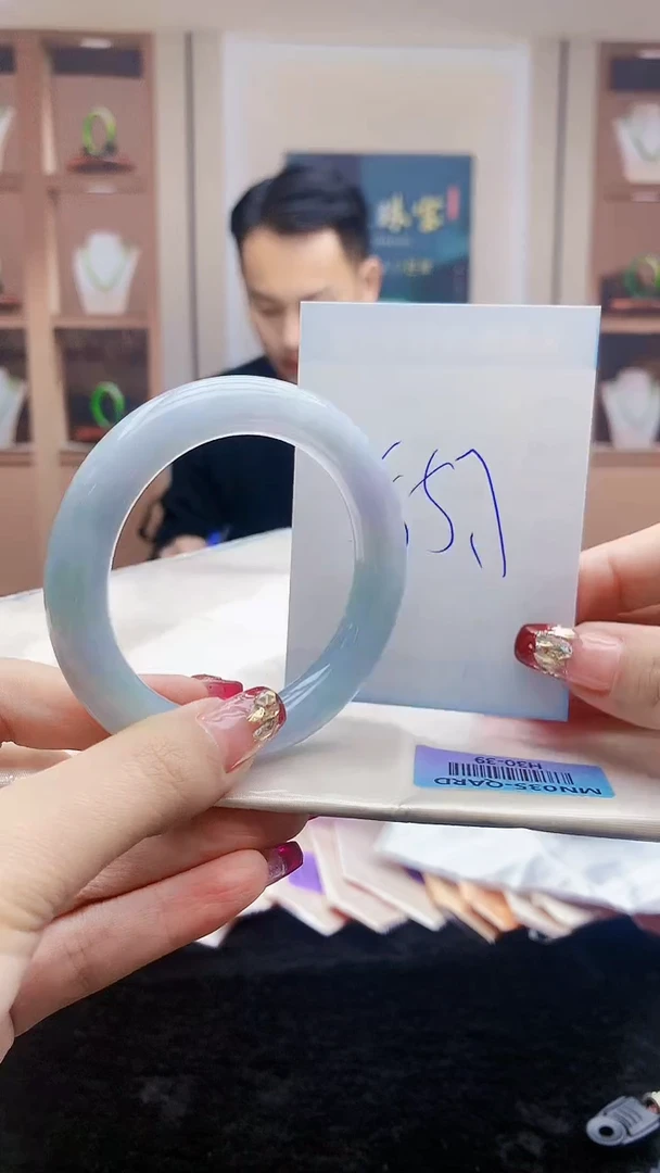 【闪购商品】翡翠手镯未镶嵌     H30-39