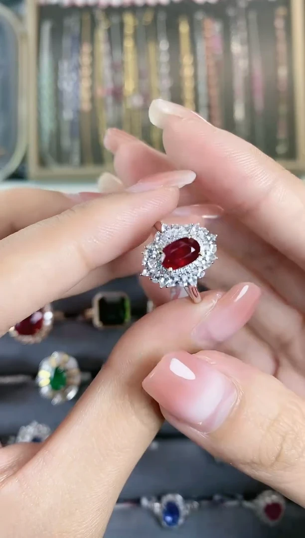戒指18K金镶嵌红宝石·