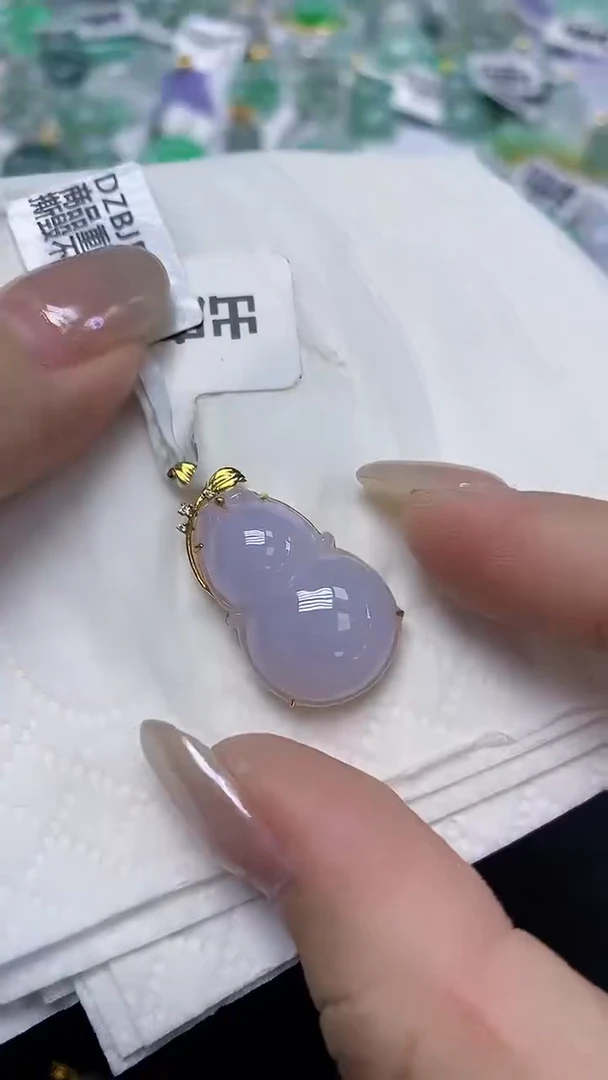 翡翠18K金镶嵌颈饰天然缅甸翡翠A货