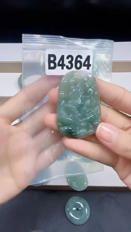 颈饰未镶嵌翡翠天然翡翠吊坠挂件