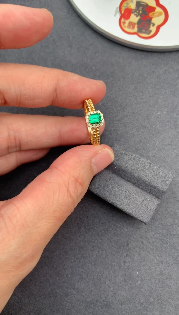 【闪购商品】祖母绿戒指18K金镶嵌43分祖母绿戒指