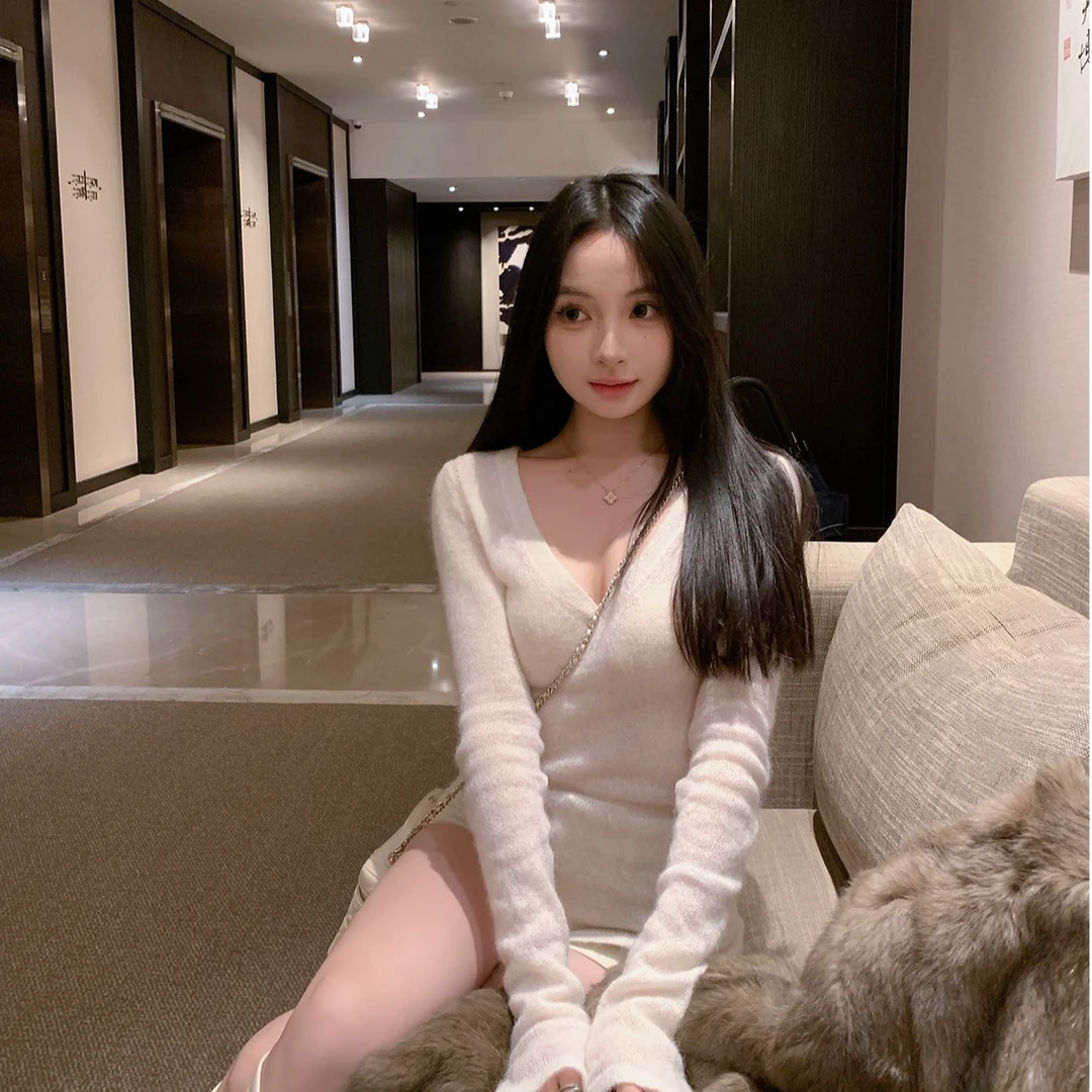 法式长袖薄款纯欲INS风毛针织衫温柔开衫v领针织衫百搭短裤两件套