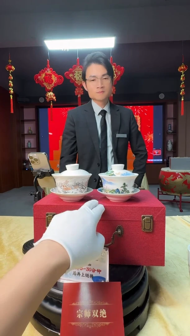 三顾茅庐三才盖碗一对+收藏证书