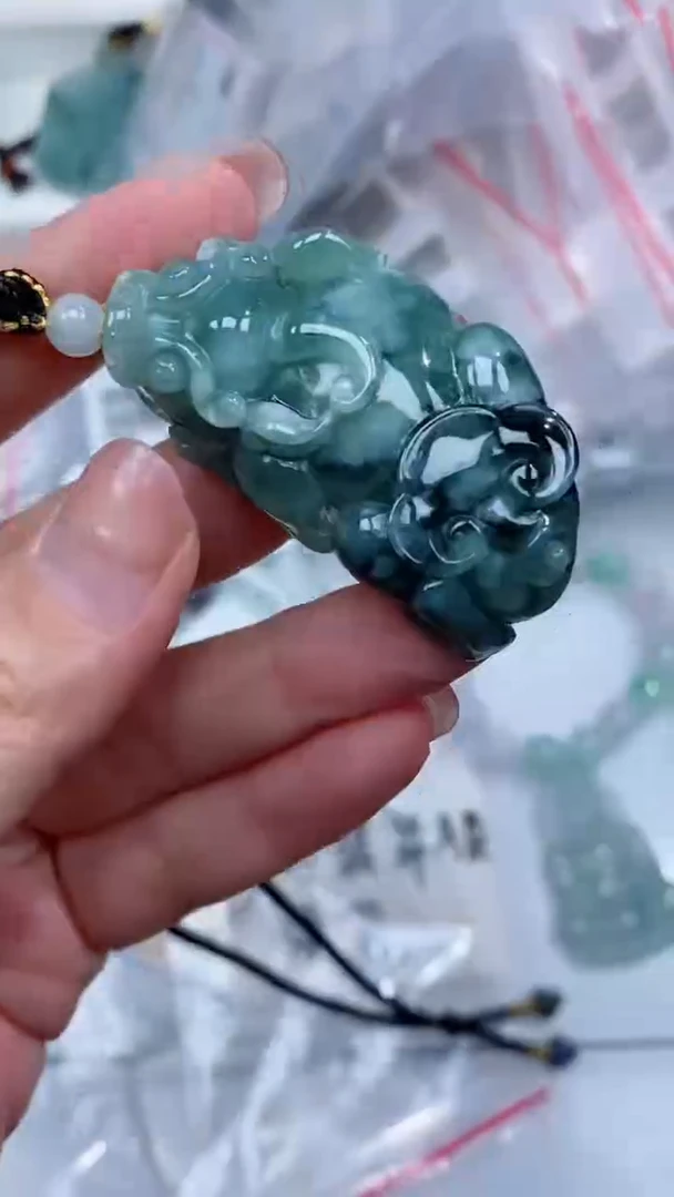 颈饰未镶嵌翡翠吊坠