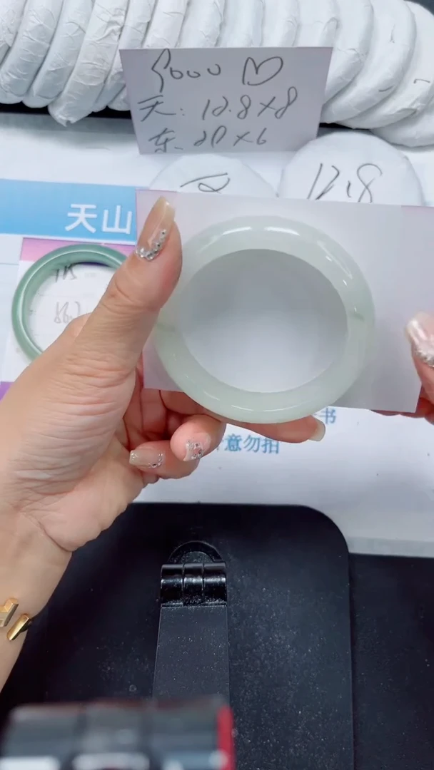 未镶嵌手镯石英质玉126-53.4