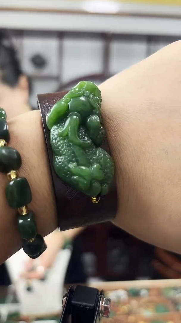 颈饰未镶嵌和田玉手牌