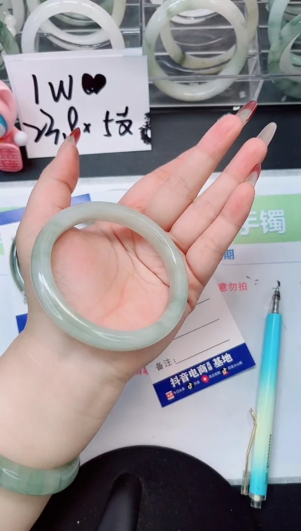 【闪购商品】石英质玉手镯未镶嵌a97