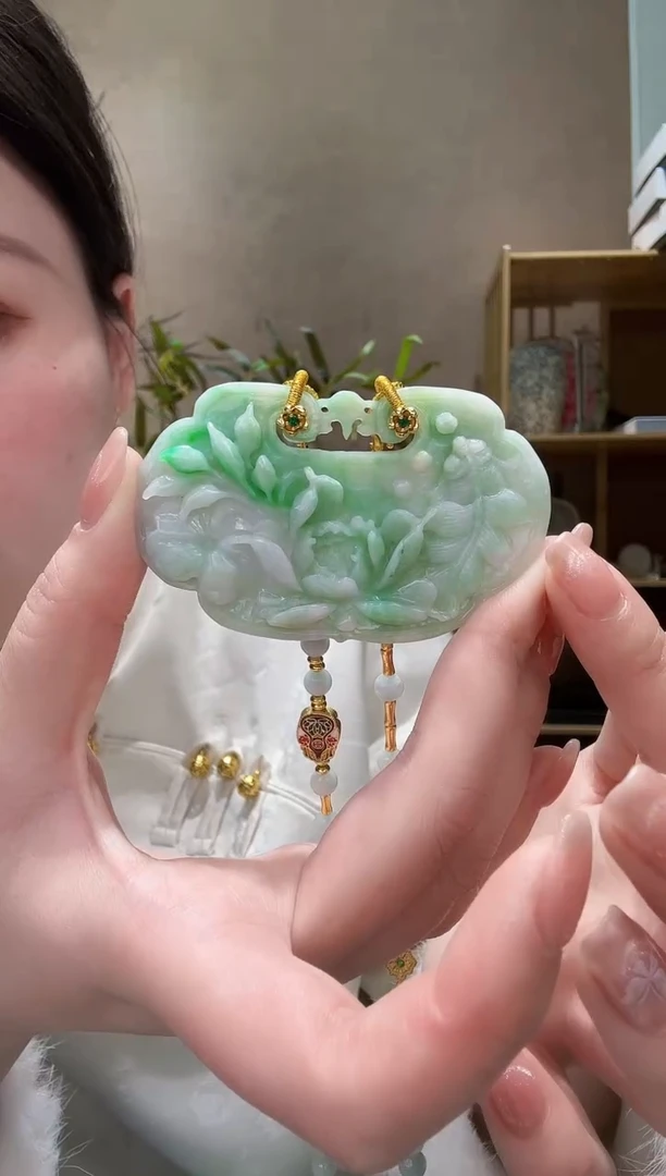 【闪购商品】翡翠颈饰未镶嵌吊坠