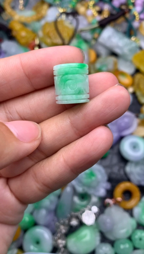颈饰未镶嵌翡翠缅甸翡翠吊坠
