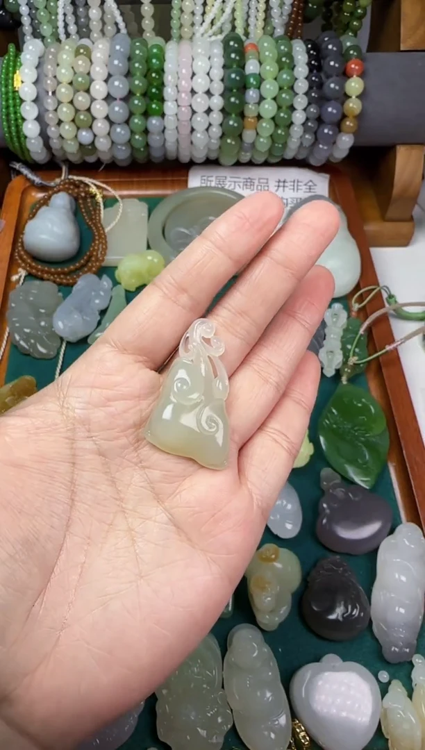 【闪购商品】和田玉无未镶嵌如意吊坠