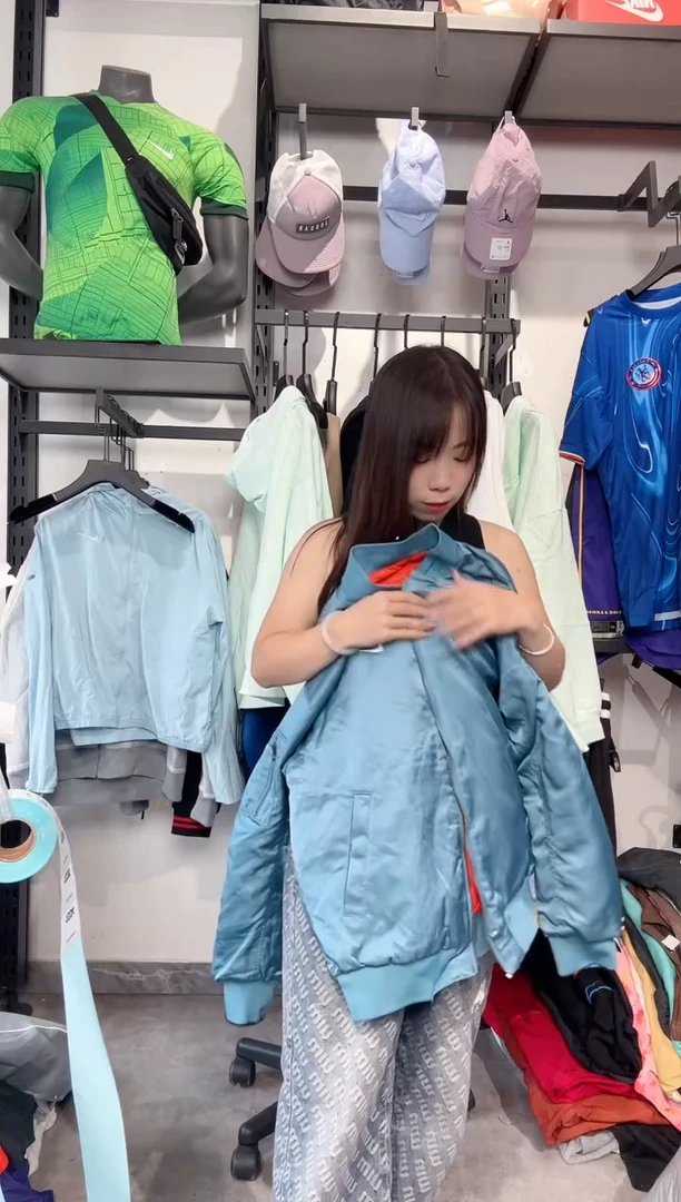1034编码 瑕疵款直播间过款为准 尺码   拉链坏了