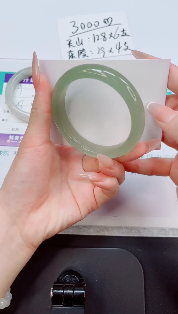 石英质玉手镯未镶嵌30/56.4