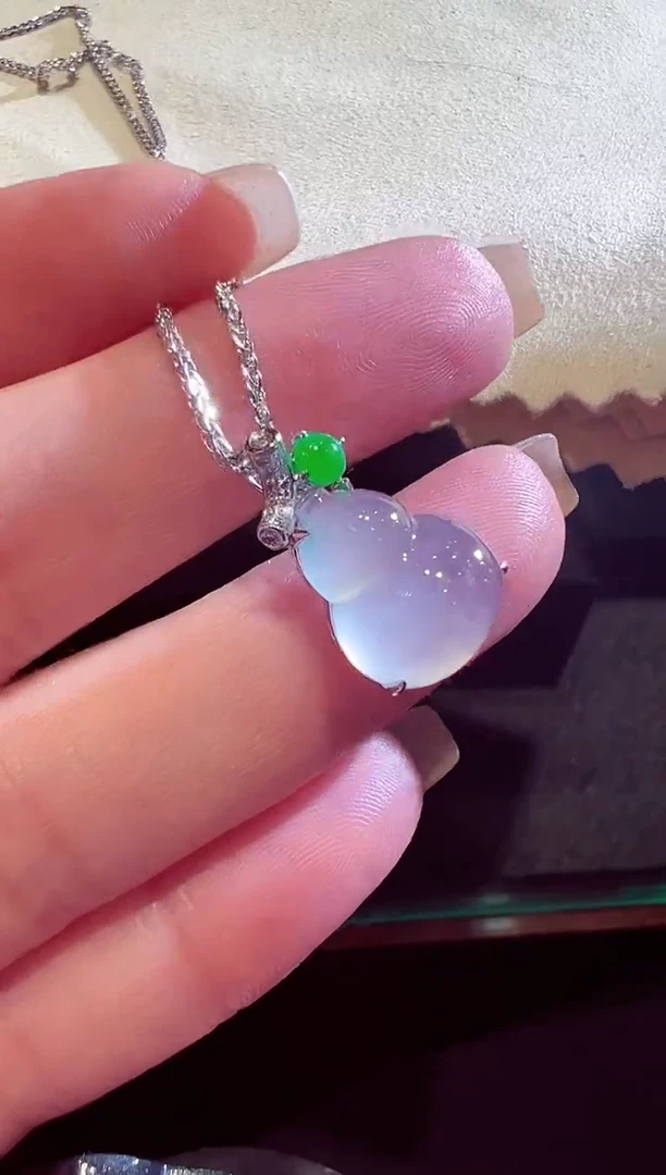 颈饰18K金镶嵌翡翠翡翠吊坠