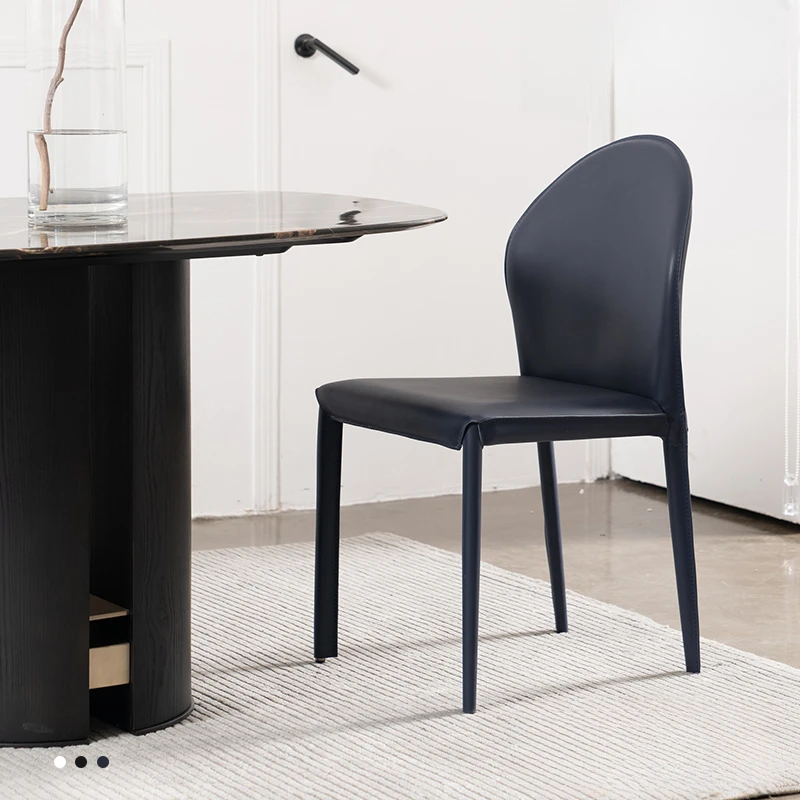 设计师餐椅网红舒适软包椅子意式极简马鞍皮椅皮家用餐厅梳妆皮椅