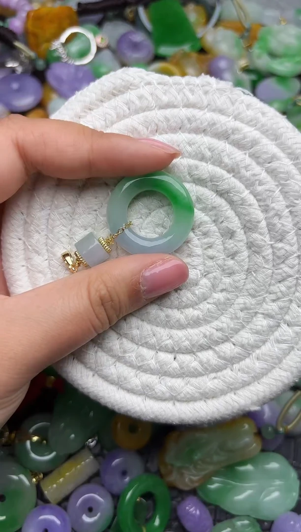 颈饰未镶嵌翡翠缅甸翡翠吊坠