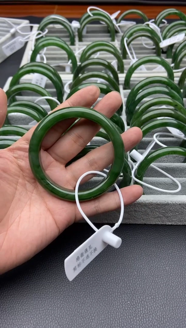 未镶嵌手镯和田玉（碧玉）75-62.5