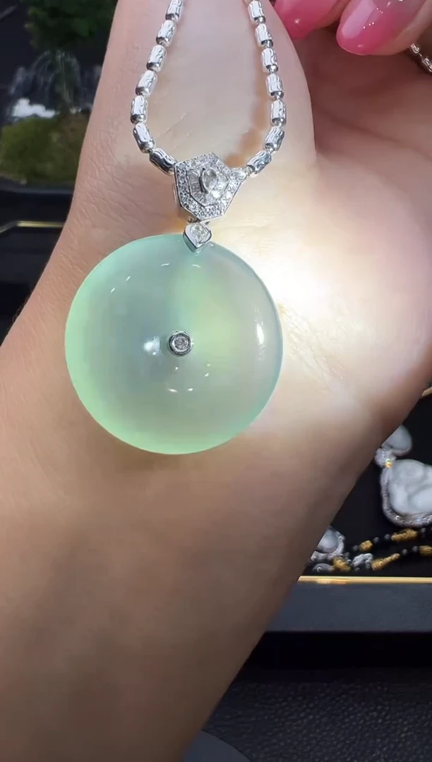 吊坠(不含链)18K金镶嵌翡翠勿拍1