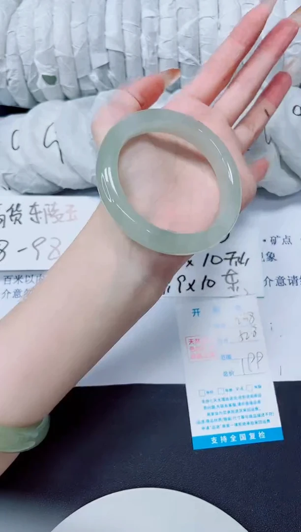 未镶嵌手镯石英质玉238/52.8