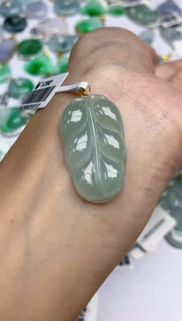 翡翠18K金镶嵌颈饰天然A货翡翠