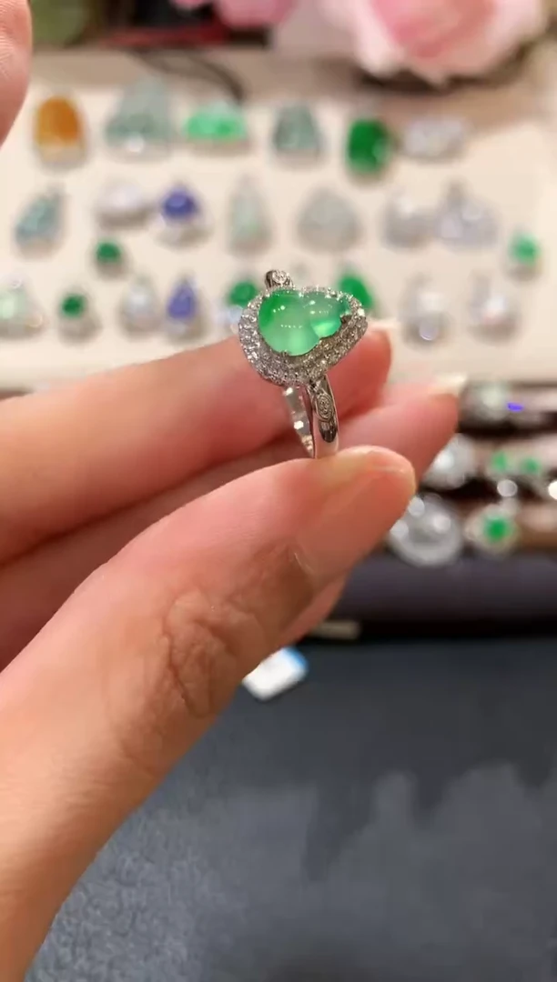 18K金镶嵌戒指翡翠z111