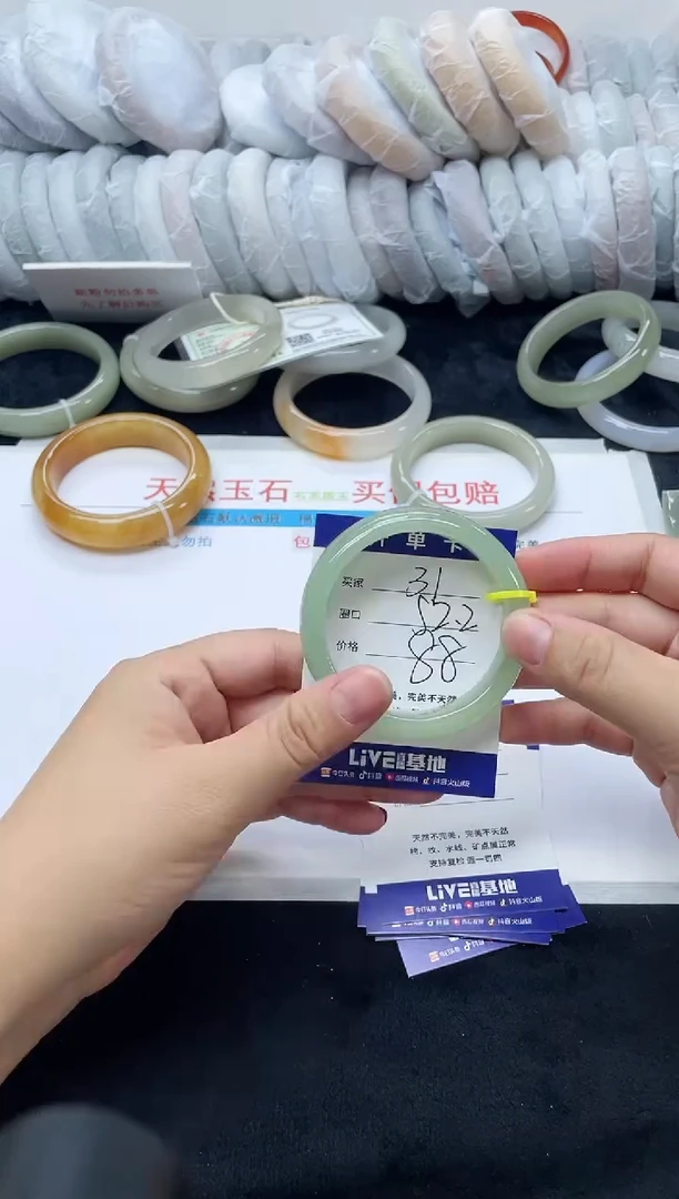 未镶嵌手镯石英质玉31