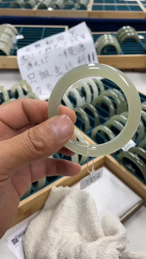 未镶嵌手镯和田玉和田玉手镯170045