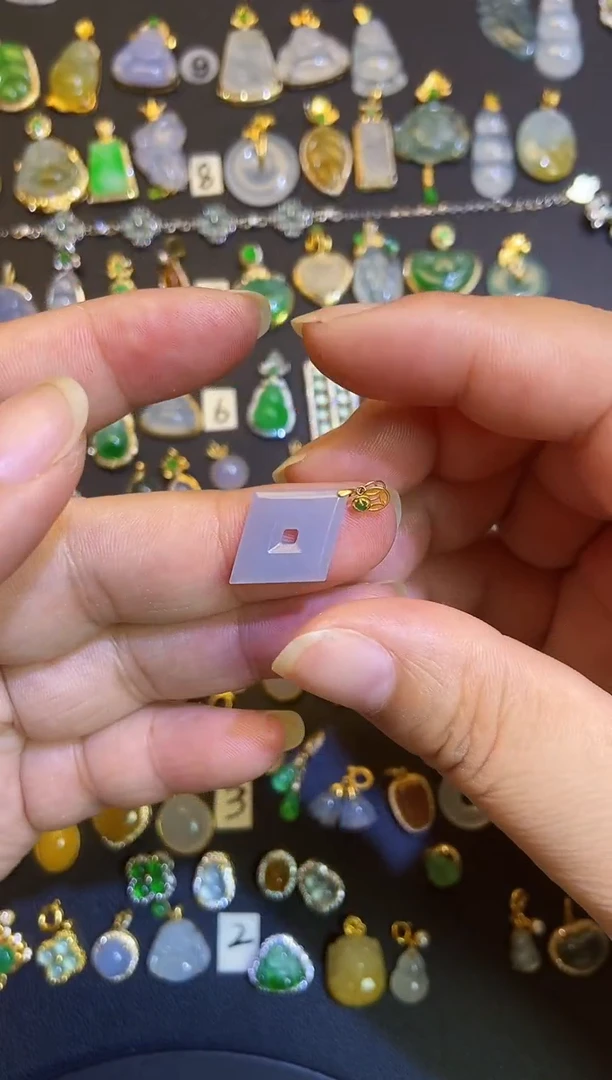 吊坠(不含链)18K金镶嵌翡翠1