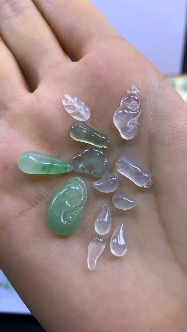 颈饰未镶嵌翡翠喜****人缅甸天然A货翡翠