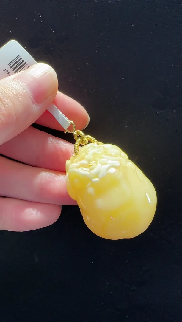 蜜蜡颈饰18K金镶嵌貔貅款