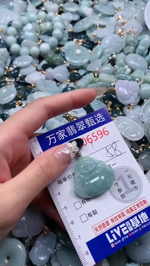 翡翠未镶嵌颈饰6596