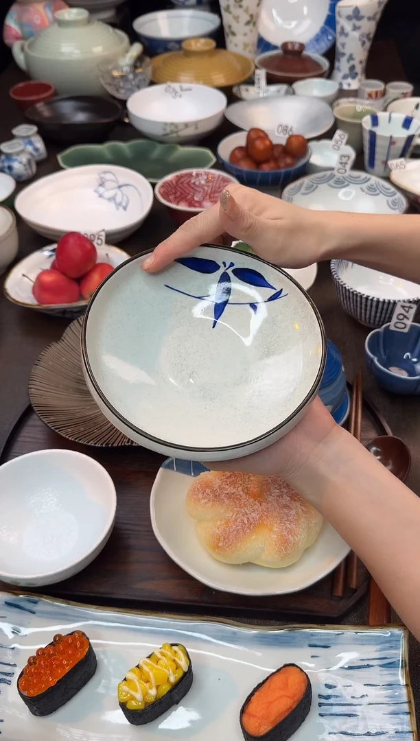 瓷花边竹叶元宝碗