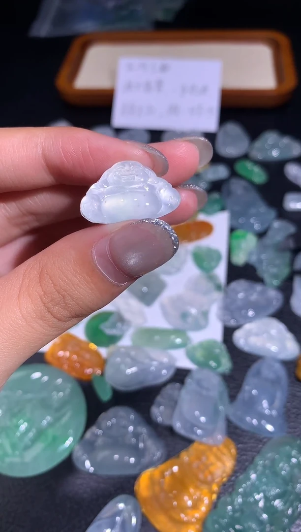 颈饰未镶嵌翡翠佛公