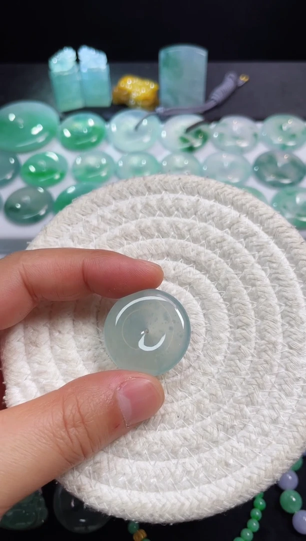 【闪购商品】翡翠颈饰未镶嵌平安扣