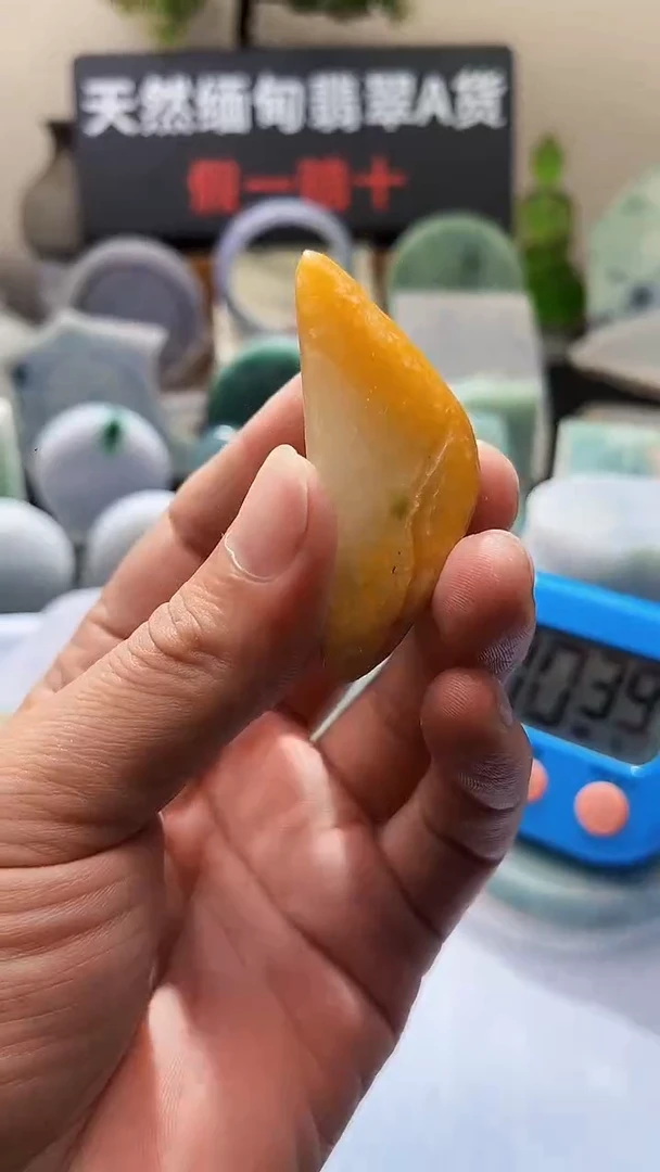 翡翠挂件未镶嵌翡翠