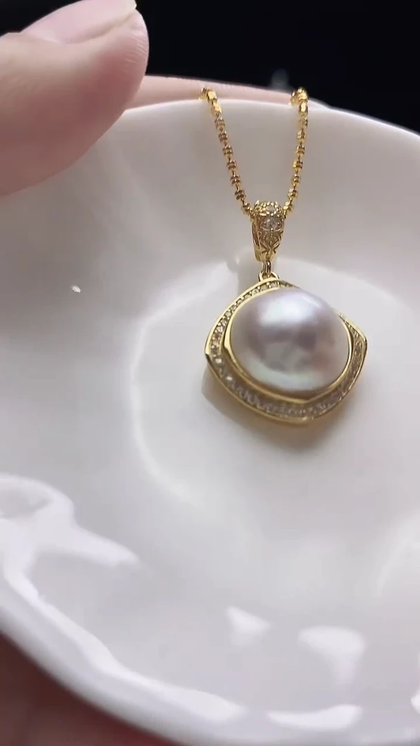 【闪购商品】拼合珍珠（马贝珠）颈饰银S925镶嵌海水万能扣马贝吊坠