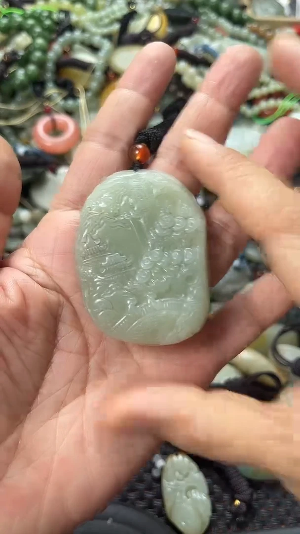 和田玉未镶嵌颈饰（多样性发一件）没有证书有瑕