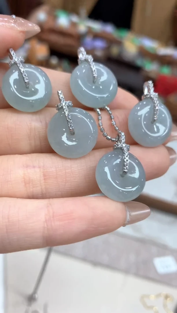 【闪购商品】翡翠吊坠(不含链)银S925镶嵌平安扣多样性发货1件