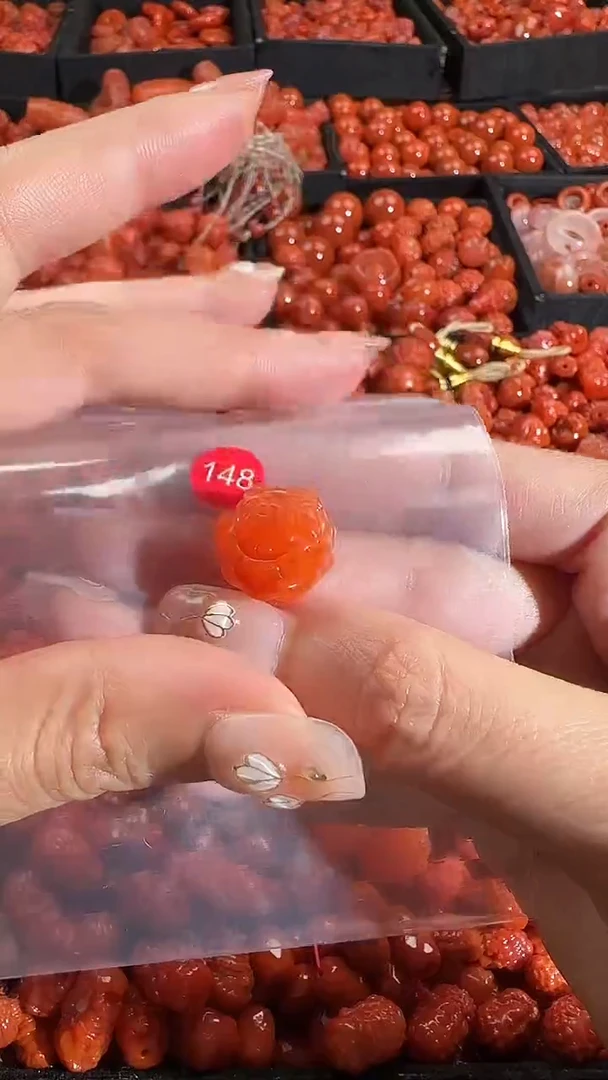 颈饰未镶嵌南红玛瑙1