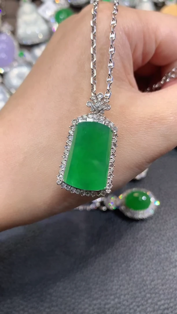 吊坠(不含链)18K金镶嵌翡翠C86