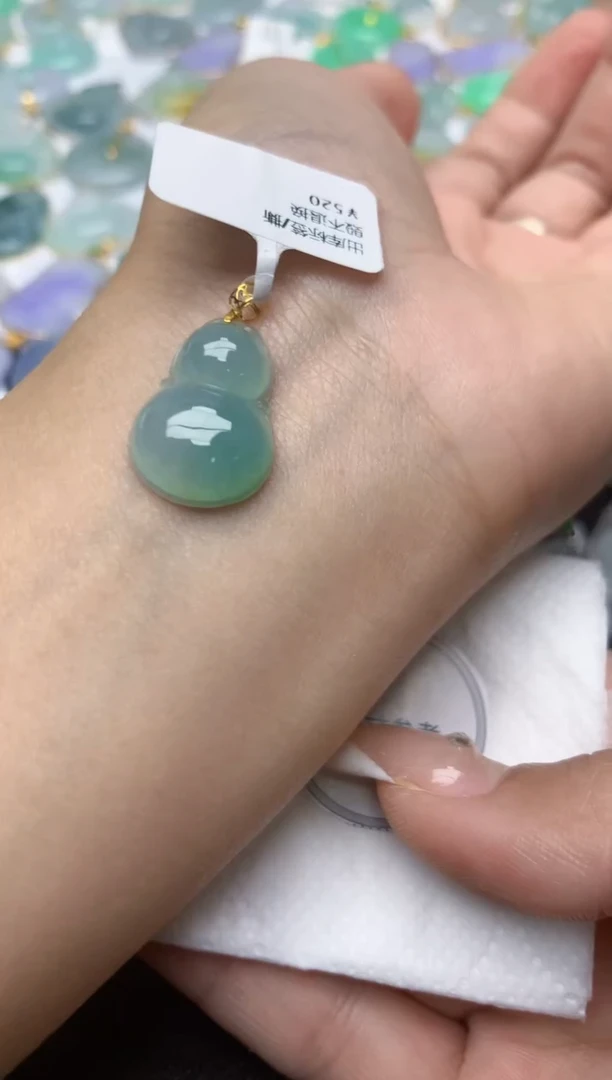 翡翠18K金镶嵌颈饰天然缅甸A货翡翠