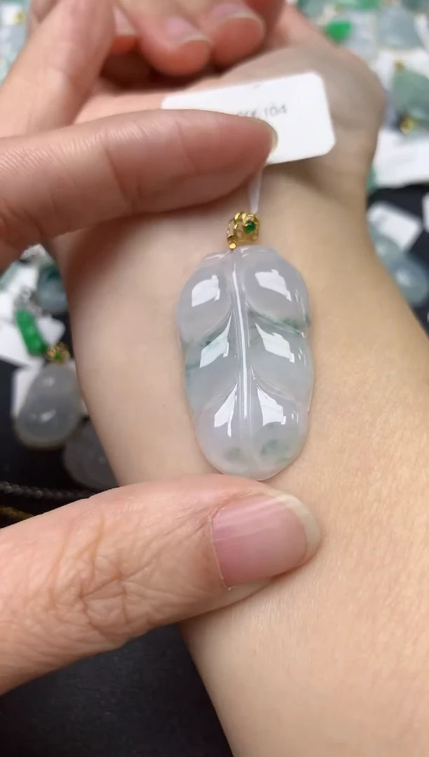 颈饰18K金镶嵌翡翠天然缅甸A货翡翠