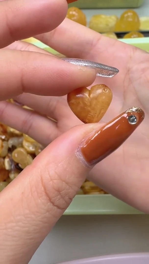 裸石琥珀未镶嵌如图