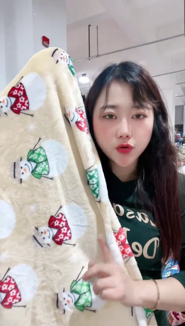 牛奶绒主播手上展示