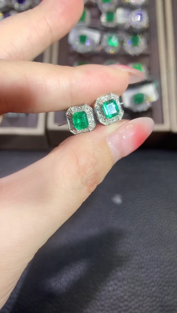 【闪购商品】祖母绿耳饰18K金镶嵌D51