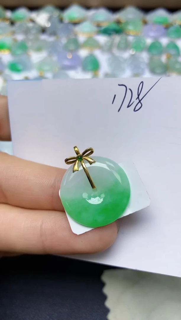 翡翠18K金镶嵌颈饰 天然翡翠A货