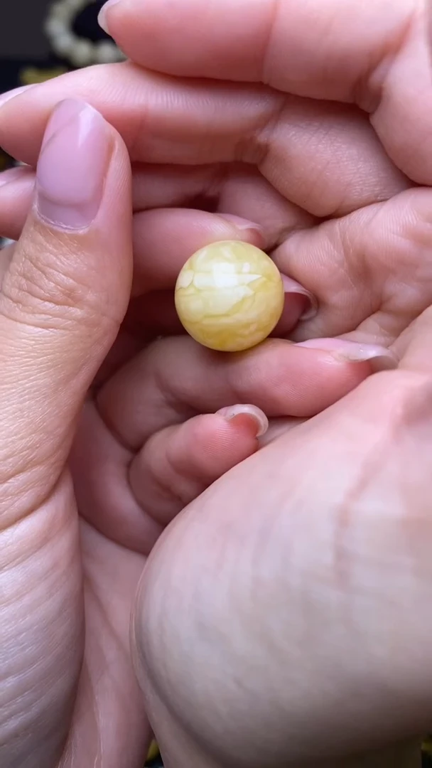 未镶嵌琥珀裸石葵. 20