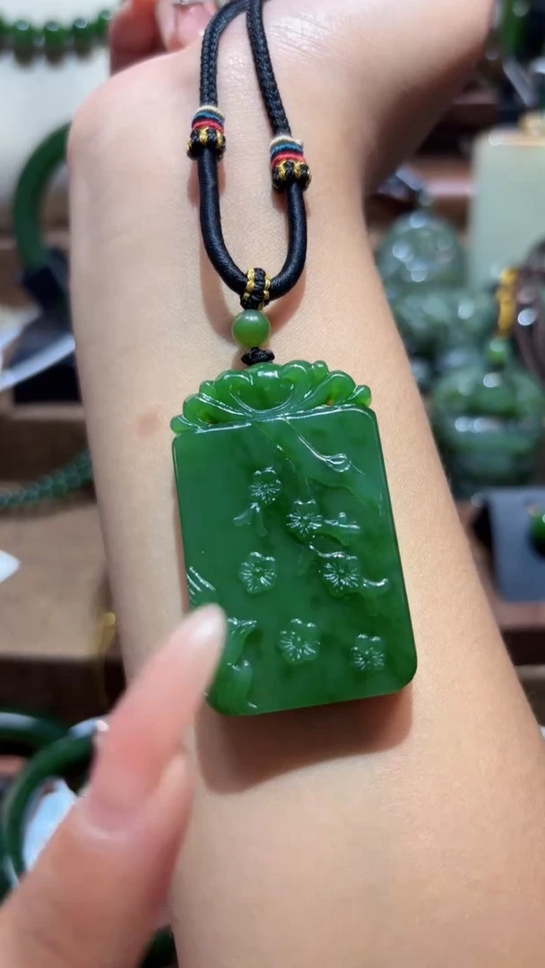 颈饰未镶嵌和田玉（碧玉）1
