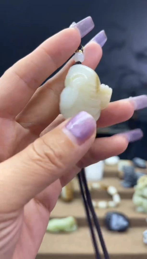 颈饰未镶嵌和田玉1